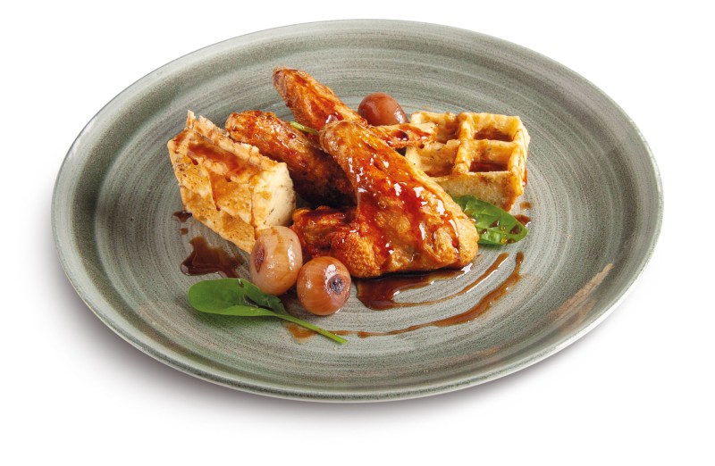 Alette di pollo, waffle, miele e aceto balsamico